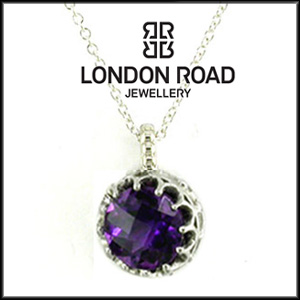 Coronation pendant2