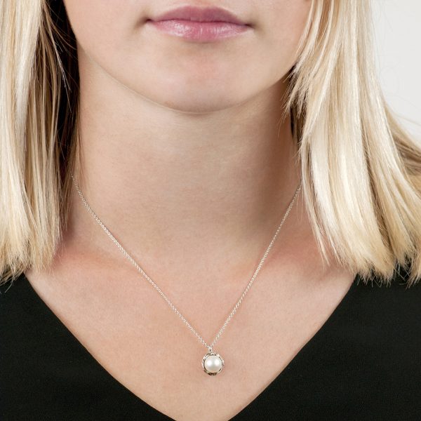 Silver cultured freshwater pearl pendant