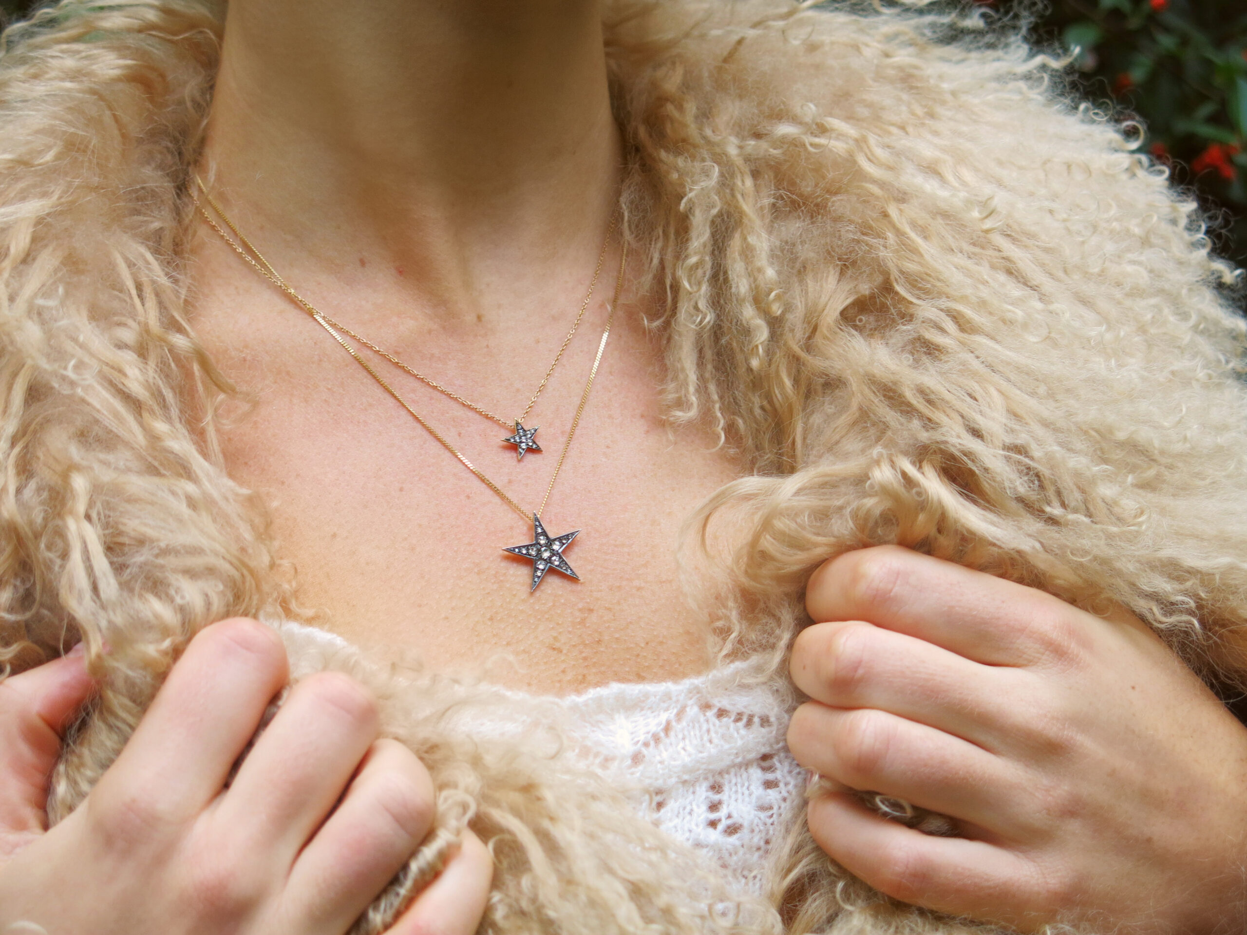 PO967 & PO991 (1) 9ct yellow gold diamond star pendant necklace