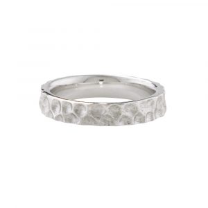 Hammered ring white gold
