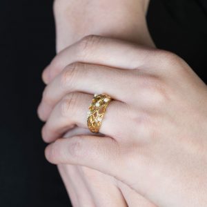 Yellow gold pearl ring