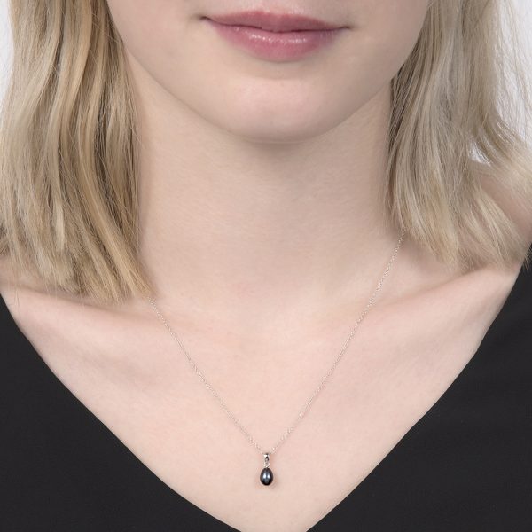 9 Carat white gold grey cultured fresh water pearl pendant necklace
