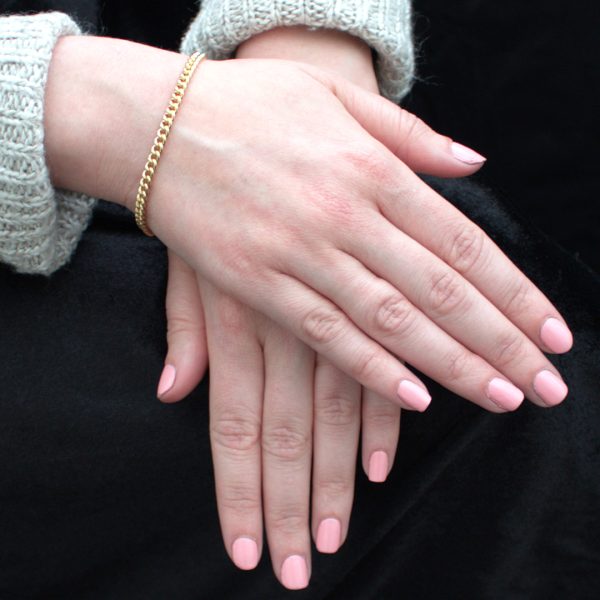9 carat yellow gold chain curb bracelet on swivel clasp